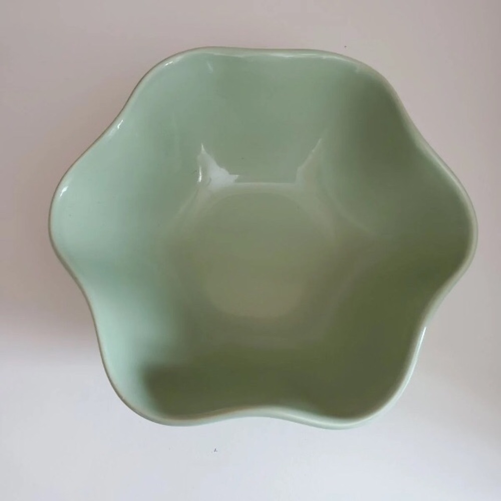 SLAH Set of 2 Sage Hospitality Scalloped Bowls EUC